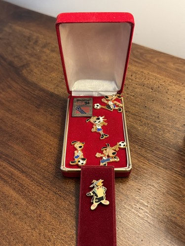 Coffret officiel pin world - officiel,