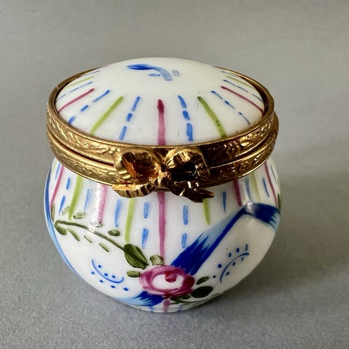 Petite boîte ronde miniature - boîte,