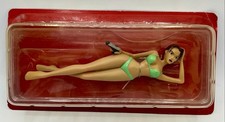 Figurine LARA CROFT en maillot