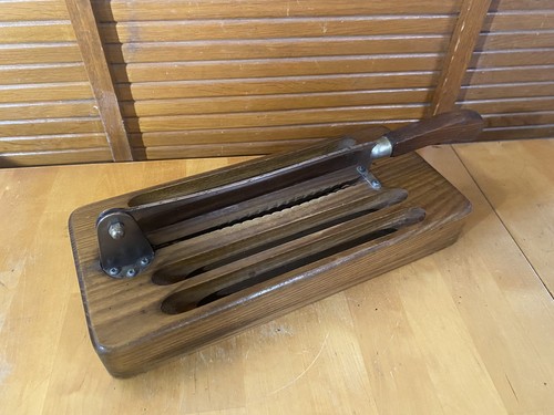 Couteau guillotine coupe - coupe, pain