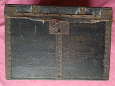 Superbe ancienne malle bombée de poupées en bois nouirci époque NIII début 20ème