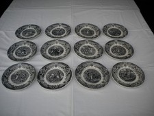 SARREGUEMINES  12 assiettes décor imprimé  illustration campagne napoléonienne