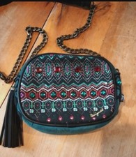 Élégant Petit Sac de Soirée Neuf à Bandoulière de la Marque Desigual avec Pompon