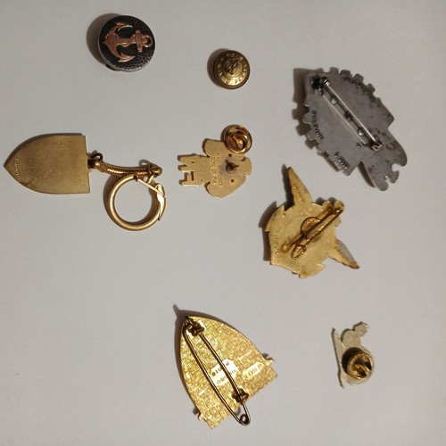 Lot insignes militaires