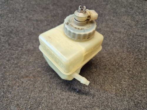 Reservoir brake fluid - reservoir,
