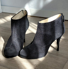 Bottes Chanel logo CC noir fermeture éclair cheville arrière UK 8/EU 42 / US 9