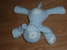 Doudou Peluche chien hund dog bleu blanc couché obaibi okaidi OB Œil cocard