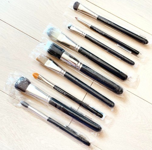 Mac cosmetics make - mac, brush