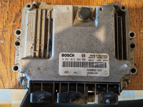 Calculateur moteur renault - calculateur,