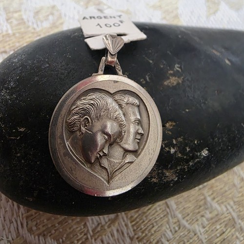 Médaille argent couple dans - argent,