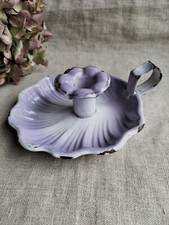 ANCIEN BOUGEOIR EN TÔLE ÉMAILLÉE DE COULEUR ROSE MAUVE - FEUILLE DE NÉNUPHAR