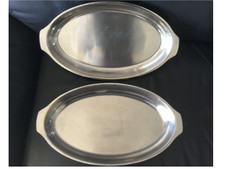 2 grands plats à servir