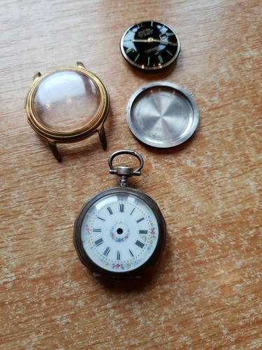 Lot montres pour pièces - ,