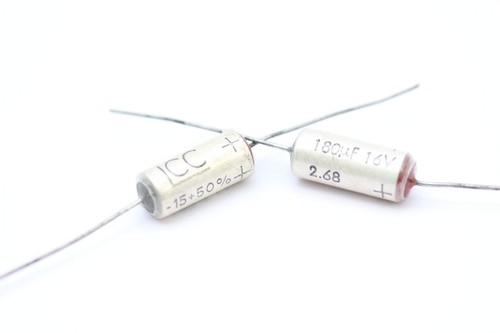 Condensateur électrolytique - condensateur,