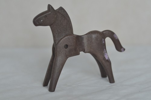Cheval marron tache - sans, selle