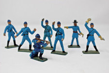 ANCIENS STARLUX 7 SOLDATS NORDISTES PLASTIQUE