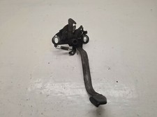 Système attache capot moteur