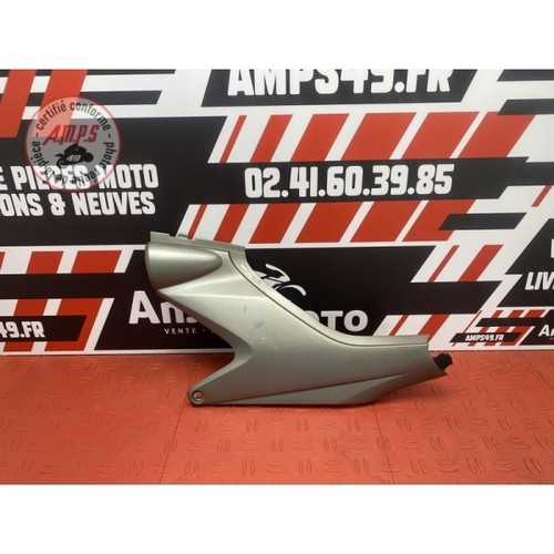 Cache plastique sous - , selle
