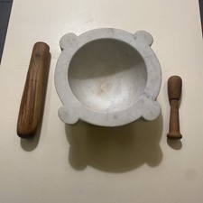 ancien gros mortier blanc en