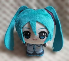 Mascotte poupée peluche