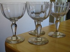 4 ANCIENS VERRES A EAU