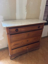 Commode avec marbre sur le