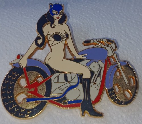 Grand joli pin une - et, pin's