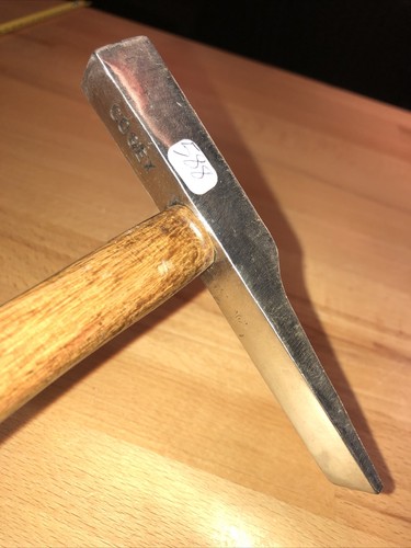 N°588 outillage outils