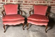 Fauteuils anglais (la paire) en chêne recouverts de velours rose 40'S