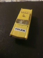 Majorette Plymouth Fury Police 216  version jaune  gyrophares jaunes  TBE rare