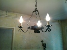 Lustre rustique fer forgé sur roue de char 3 lampes