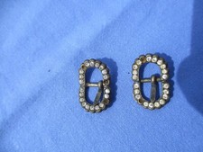 Paire de minuscules boucles de