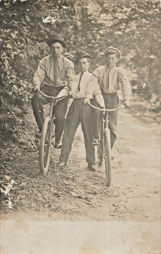Young man balance deux - man,
