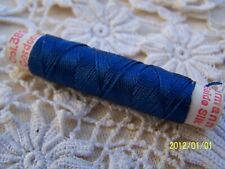 Bobine de soie Gutermann cordonnet 8m. Coloris n°389. " bleu  " Réf. N°51