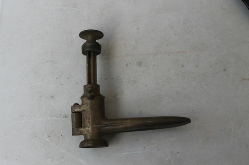 Ancienne bouchonneuse laiton - bouchonneuse,