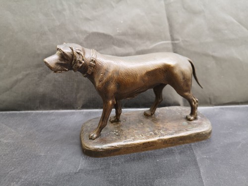 Figurine chien chasse - de,