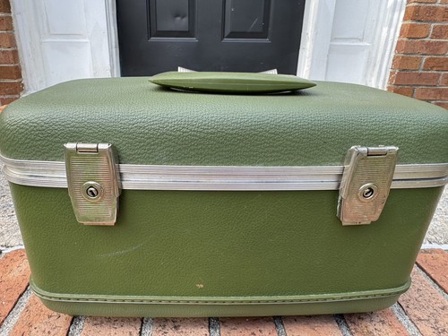 Vintage green train case - green,