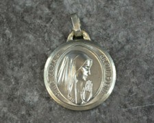BIJOU RELIGIEUX - MEDAILLE PENDENTIF AVE MARIA GRATIA PLENA