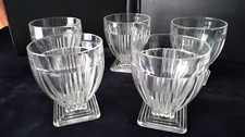 5 Verres ou coupes à fruits 
