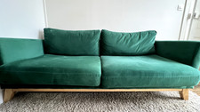 Canapé scandinave 3 places velours vert émeraude pieds bois