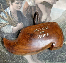 Tabatière Sabot en Bois marquée 'Souvenir de Paris'