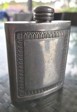 ANCIENNE FLASQUE EN ETAIN SIGLE ETAIN ROYAL TRES BON ETAT