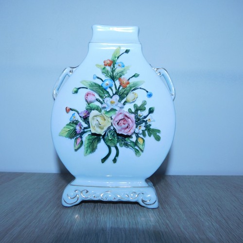 Vase décor écru avec - , fleurs