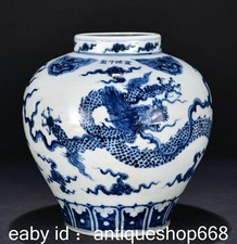 Cylindre de réservoir de dragon en porcelaine bleue blanche marqué de 8,8 "