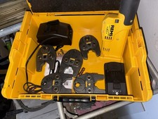 sertisseuse rems Mini Press Avec Mâchoire Froid . Seul Les Mâchoires On Servis .