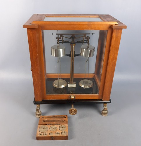 Antique balance pharmacie - antique,