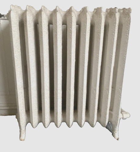 Radiateur ancien sur pieds - , a