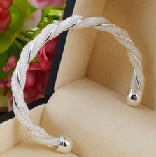 Bracelet élégant rigide pour