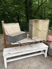2 cantines de l'armée ou