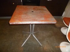 table terrasse  bistrot tole 1950 1960 style tolix